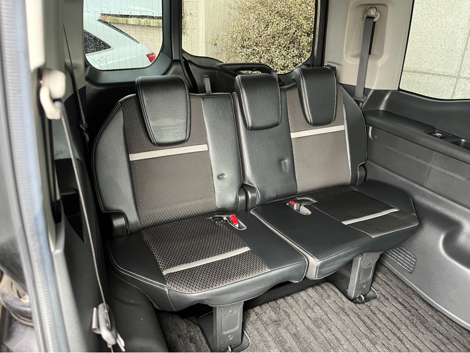 2019 Honda Stepwagon - image 11