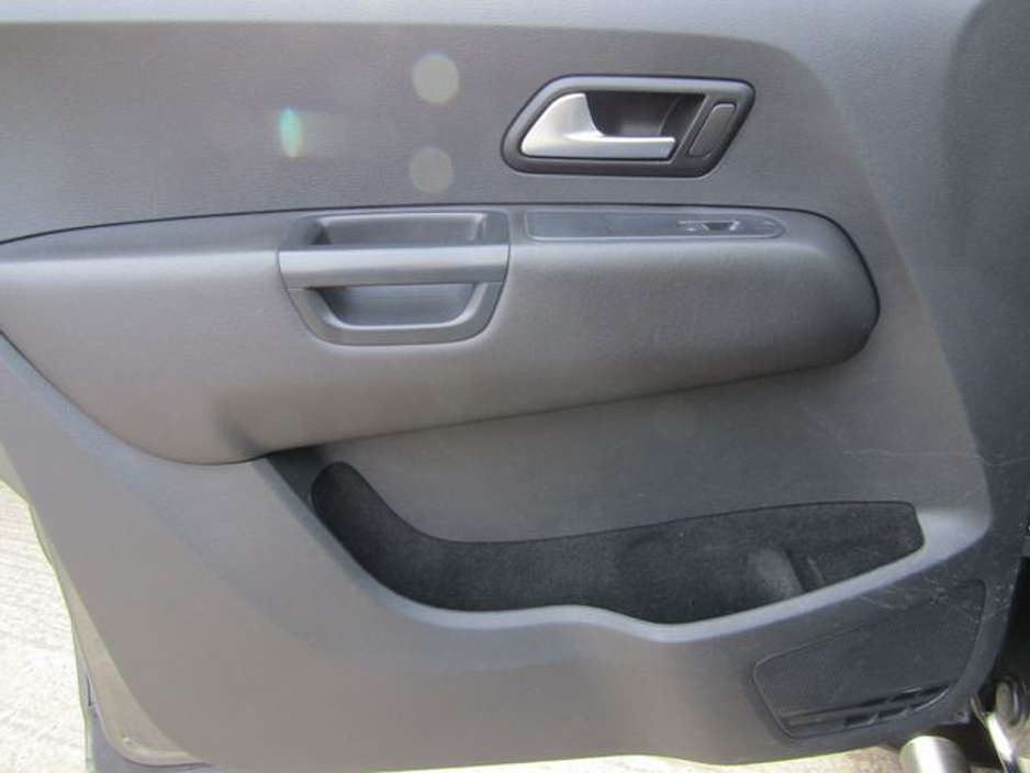 2017 Volkswagen Amarok - image 25