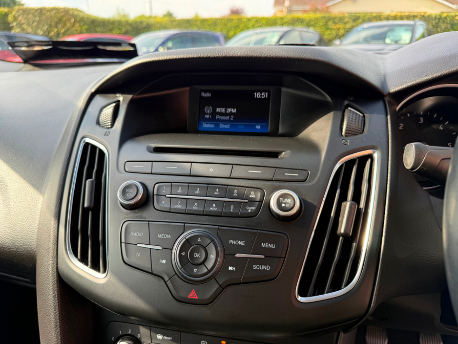 2017 Ford Focus - image 20