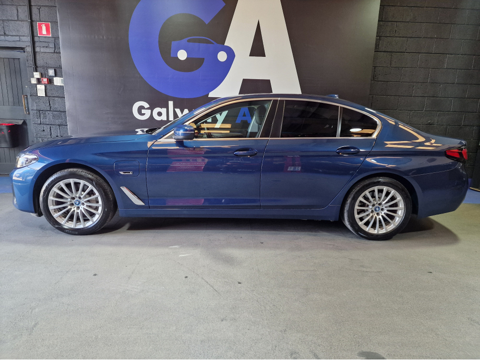 2022 BMW 5 Series - image 5