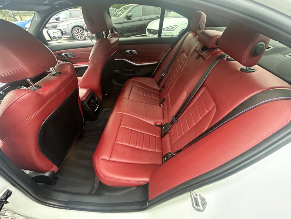 2022 BMW 3 Series - image 26