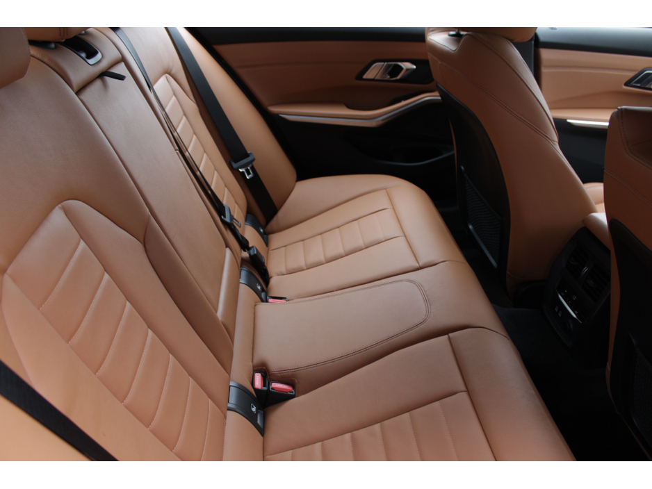 2019 BMW 3 Series - image 20