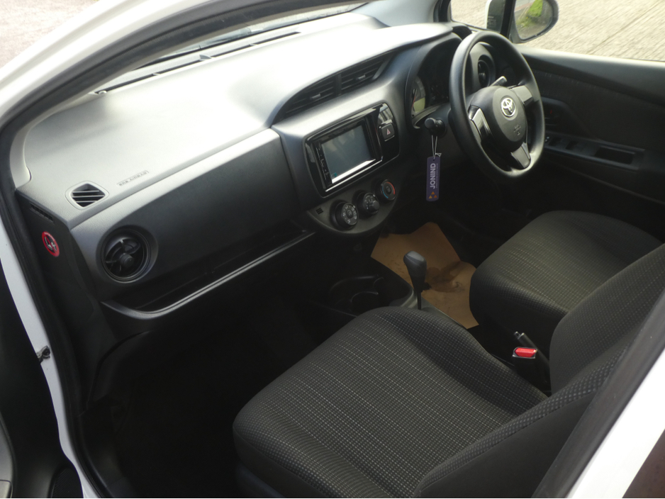 2018 Toyota Yaris - image 10