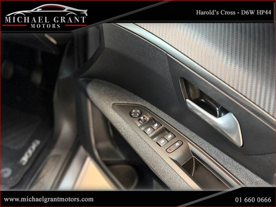 2020 Peugeot 3008 - image 23