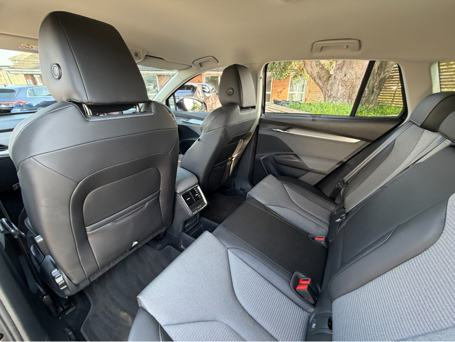 2023 Skoda Enyaq - image 25