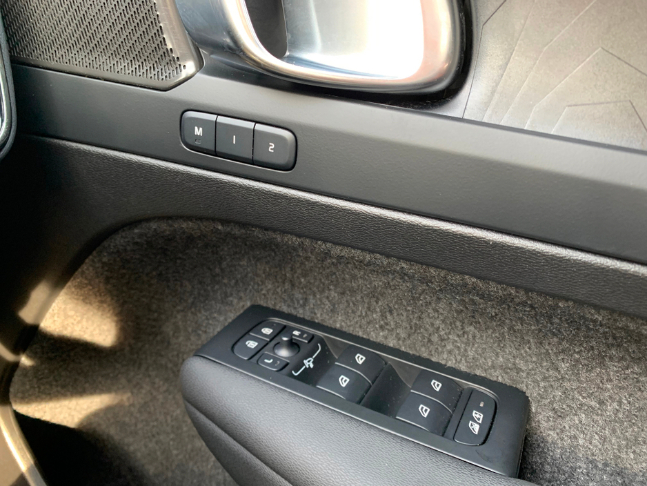 2025 Volvo EX40 - image 31