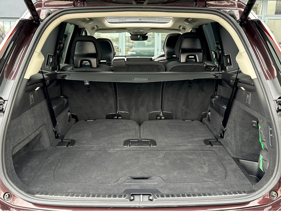 2025 Volvo XC90 MULBERRY RED / PLUS DARK T8 PHEV AWD AUTO PLUS €78,950