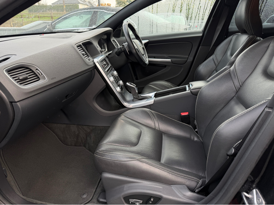 2016 Volvo V60 - image 6