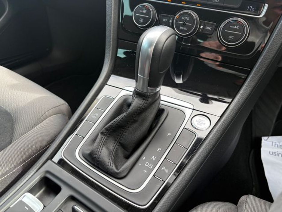 2016 Volkswagen Golf - image 19