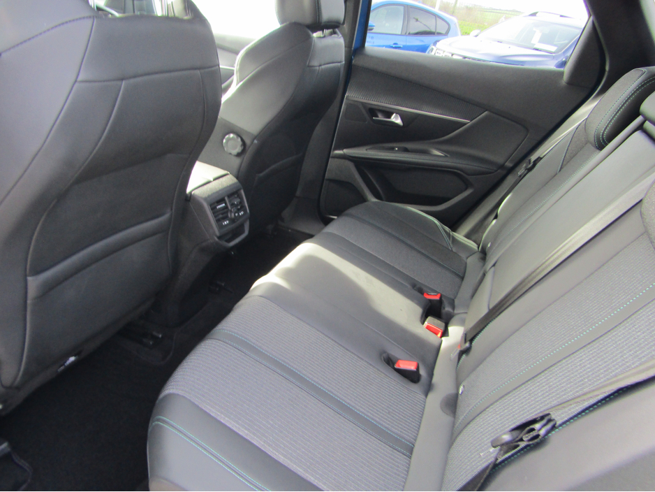 2022 Peugeot 3008 - image 9