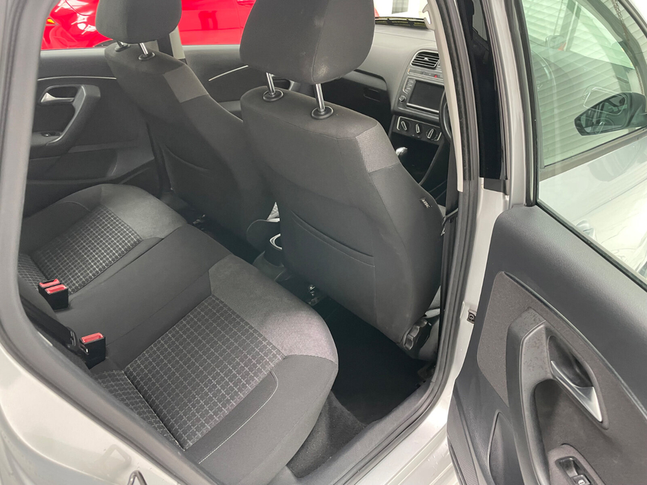 2015 Volkswagen Polo - image 14