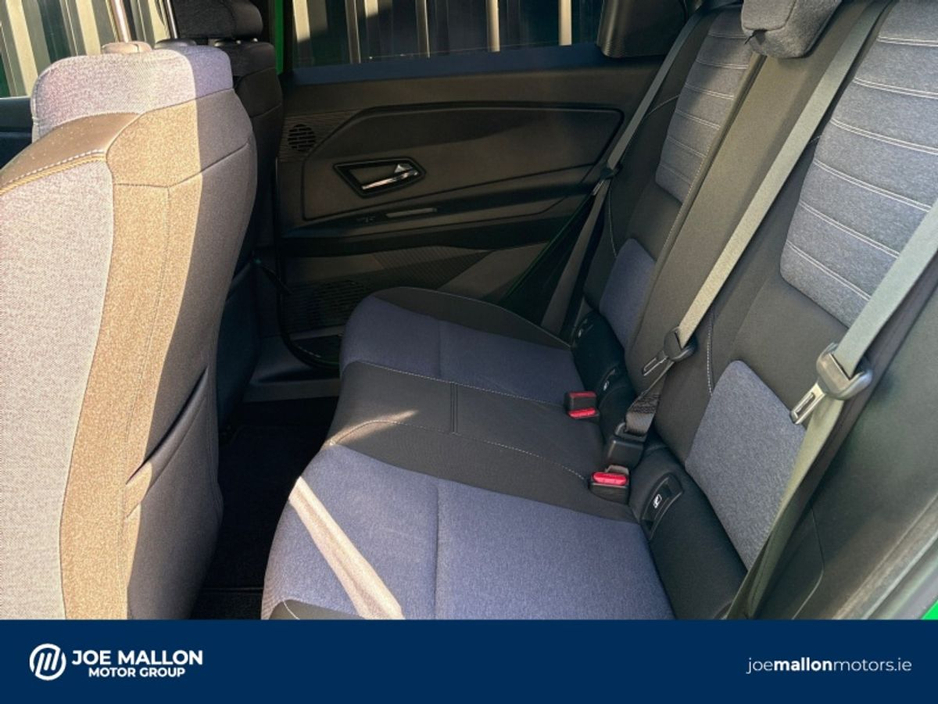 2025 Renault 5 - image 10