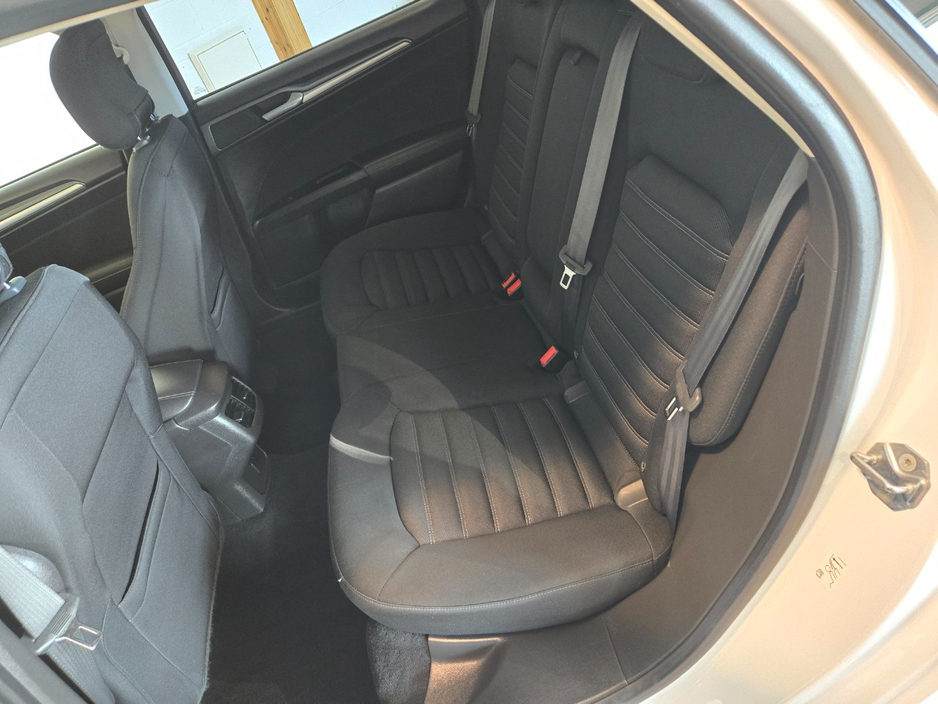 2015 Ford Mondeo - image 15