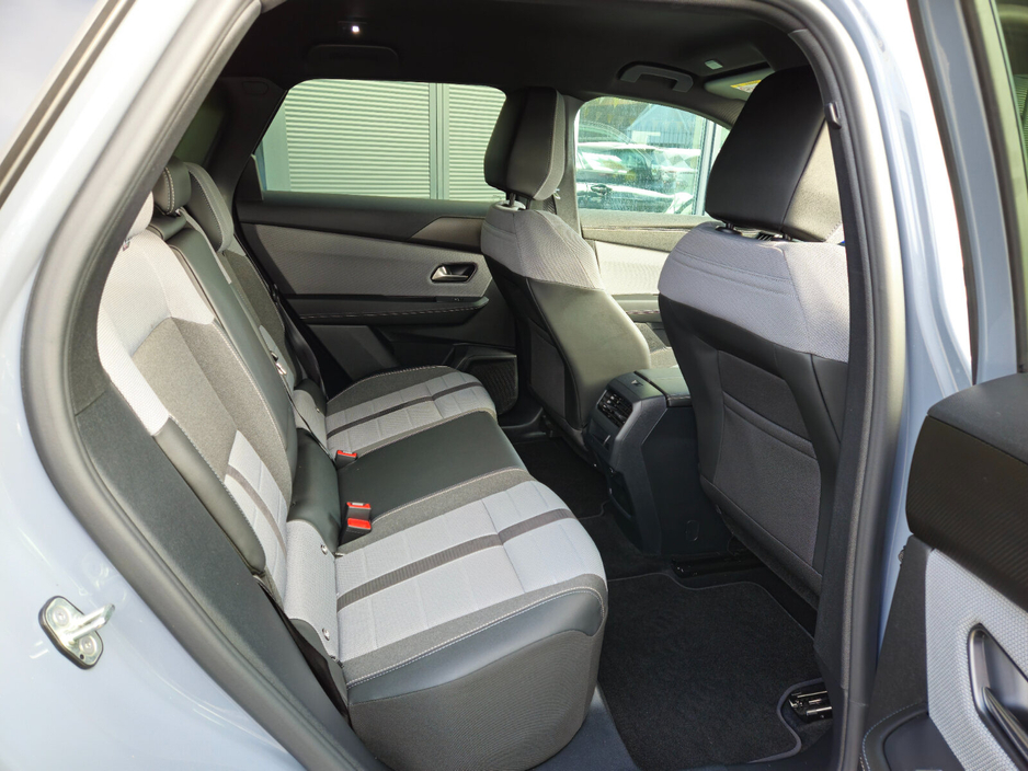 2025 Opel Grandland - image 9