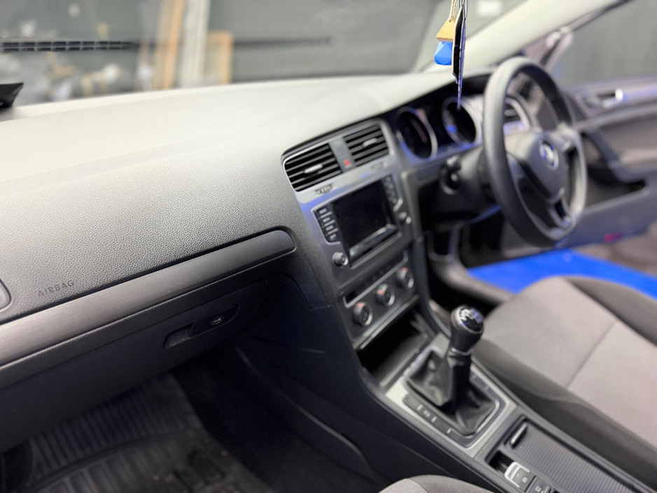 2014 Volkswagen Golf - image 18