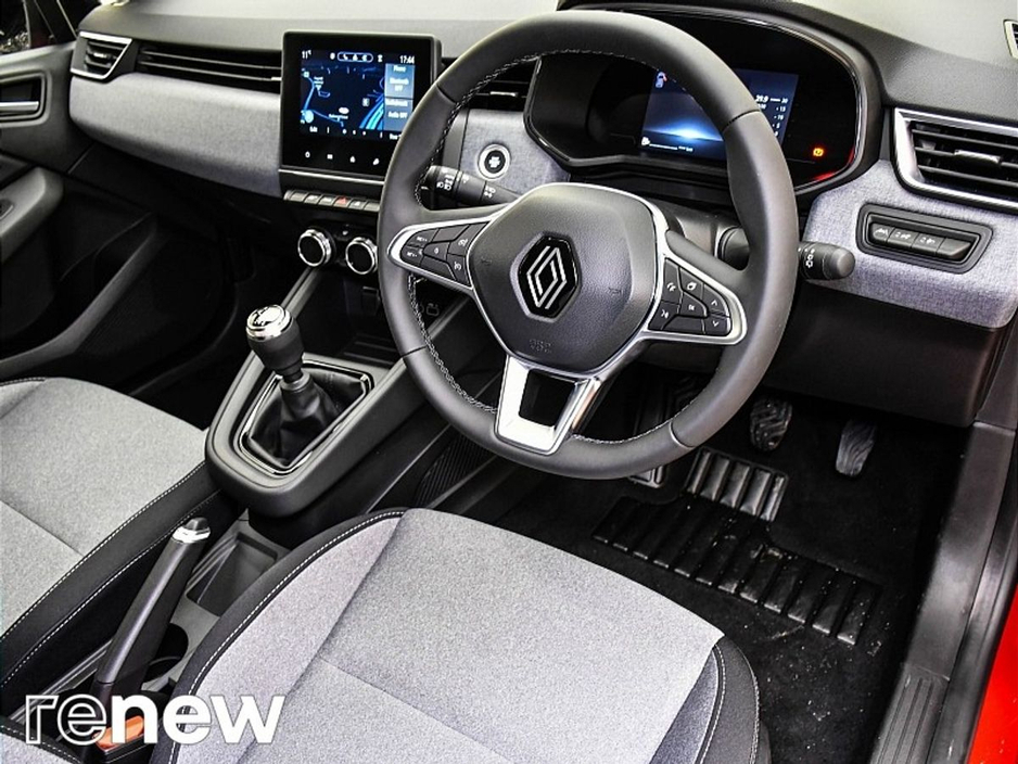 2025 Renault Clio - image 6