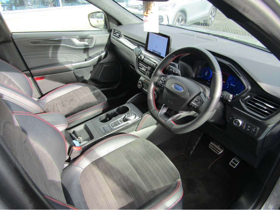 2022 Ford Kuga - image 9