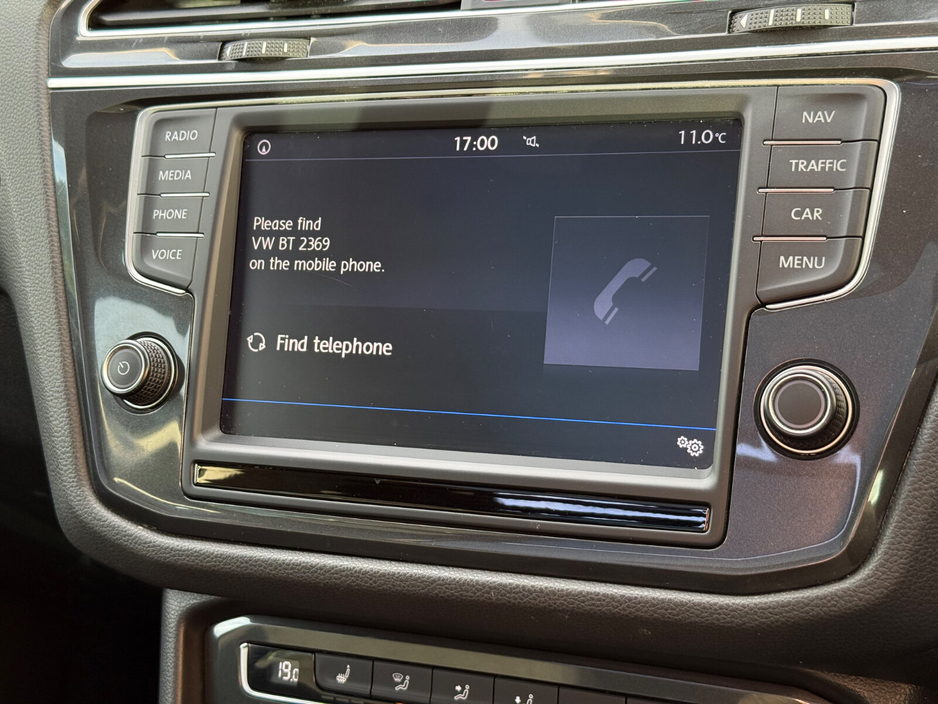 2017 Volkswagen Tiguan - image 17