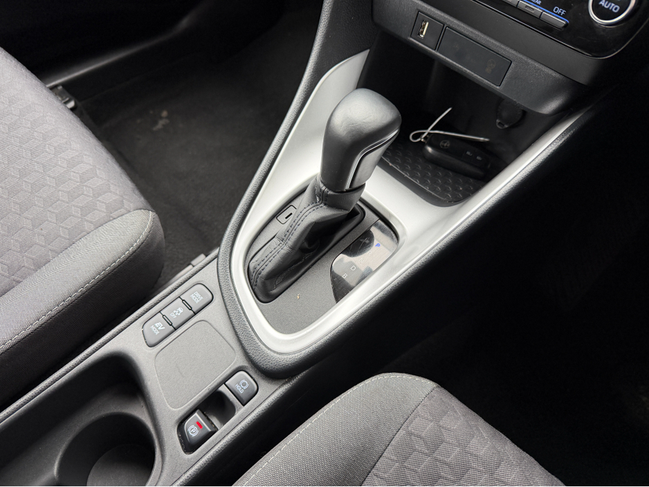 2023 Toyota Yaris - image 18