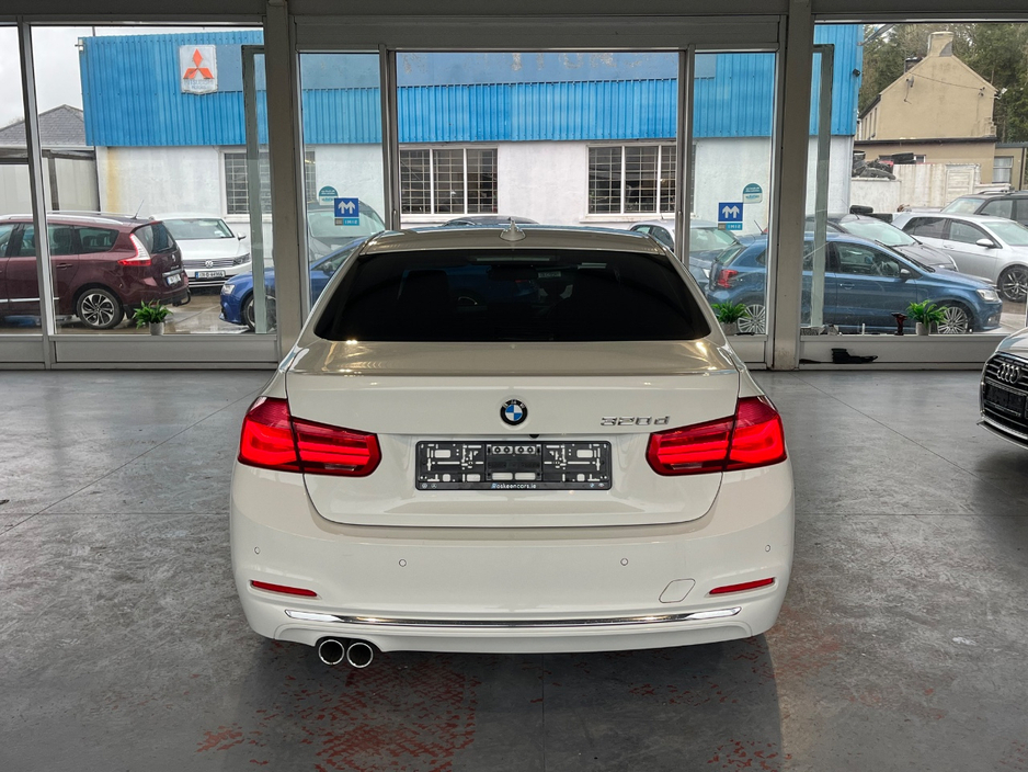 2017 BMW 3 Series - image 6