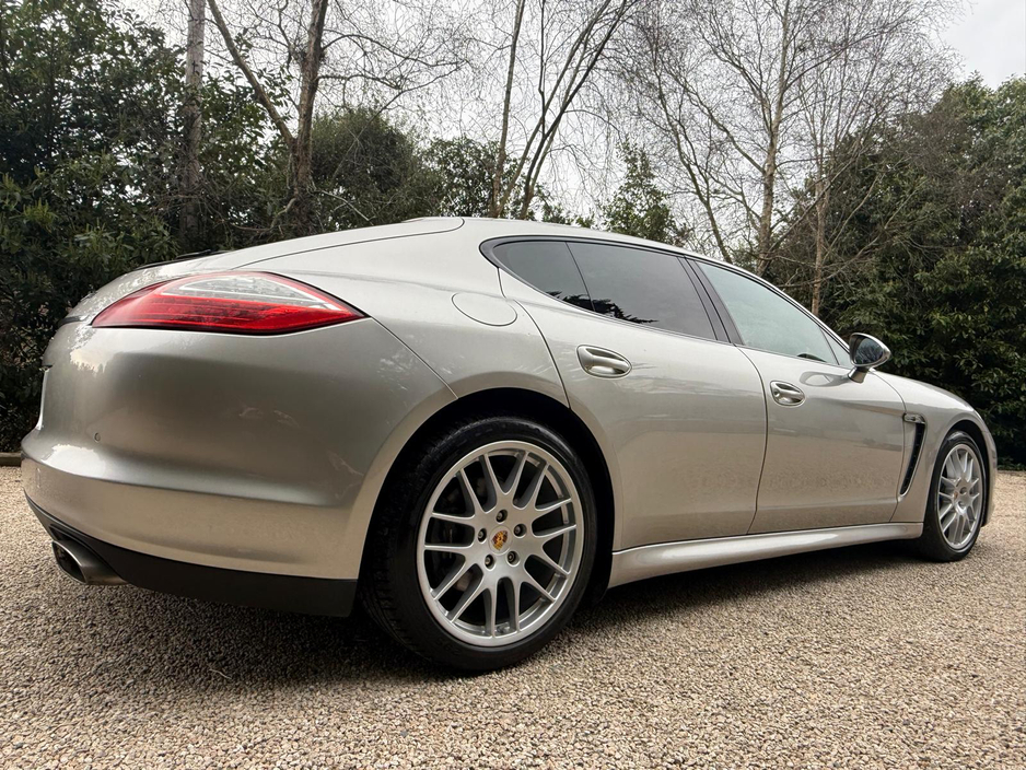 2012 Porsche Panamera - image 5