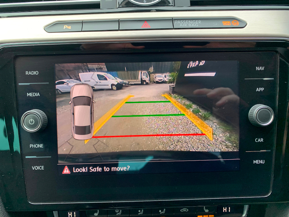 2017 Volkswagen Passat - image 24