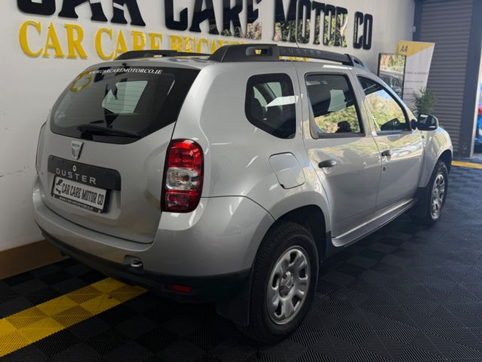 2017 Dacia Duster - image 4