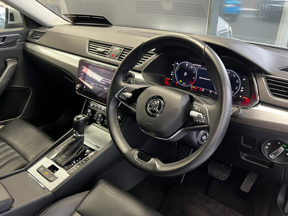 2022 Skoda Superb - image 18