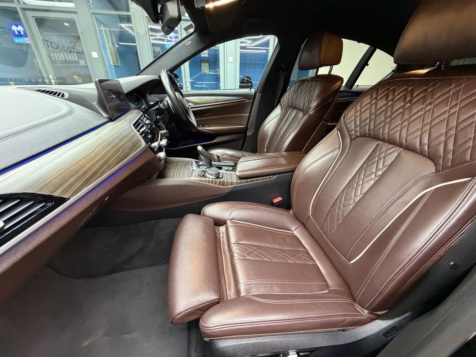 2019 BMW 5 Series - image 27