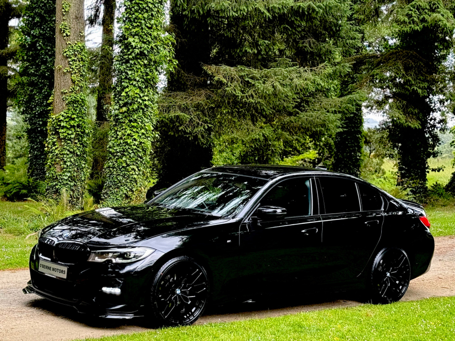 2022 BMW 3 Series - image 12