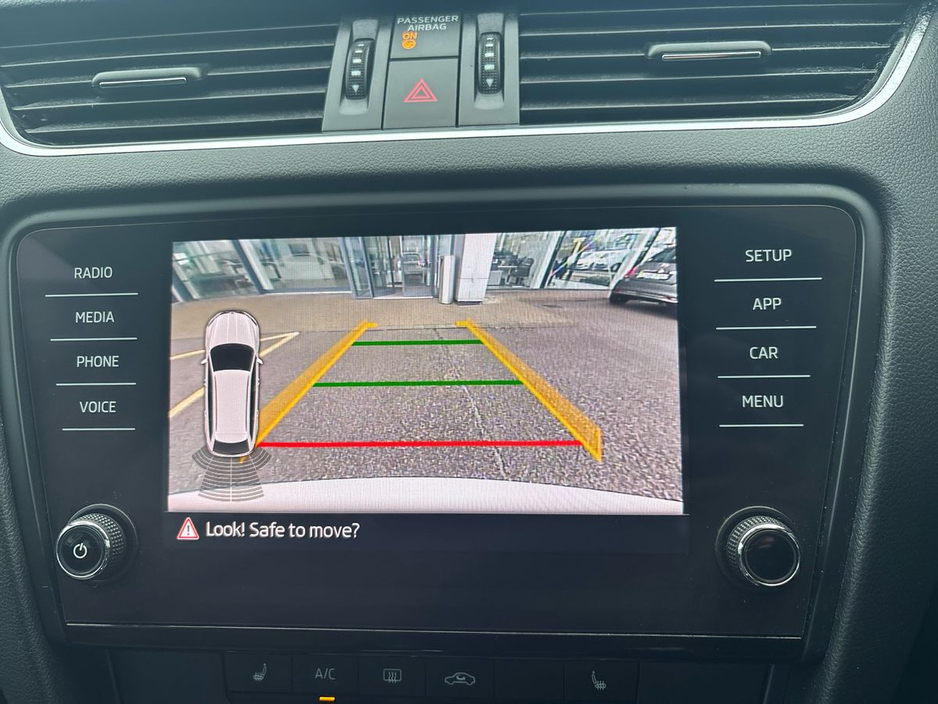 2020 Skoda Octavia - image 18