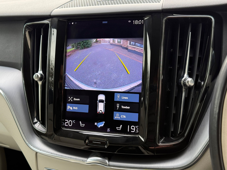 2021 Volvo XC60 - image 24