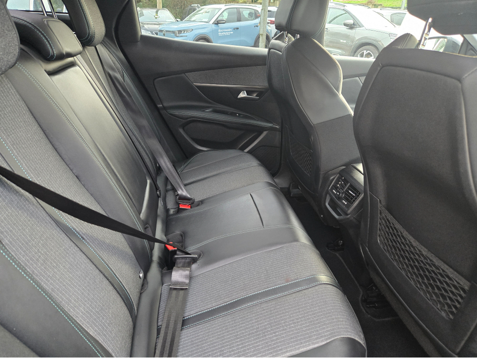 2022 Peugeot 3008 - image 8