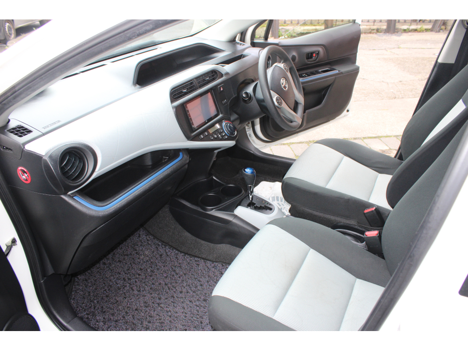 2015 Toyota Aqua SOLD