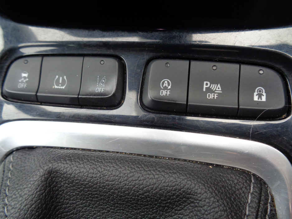 2023 Opel Crossland - image 11