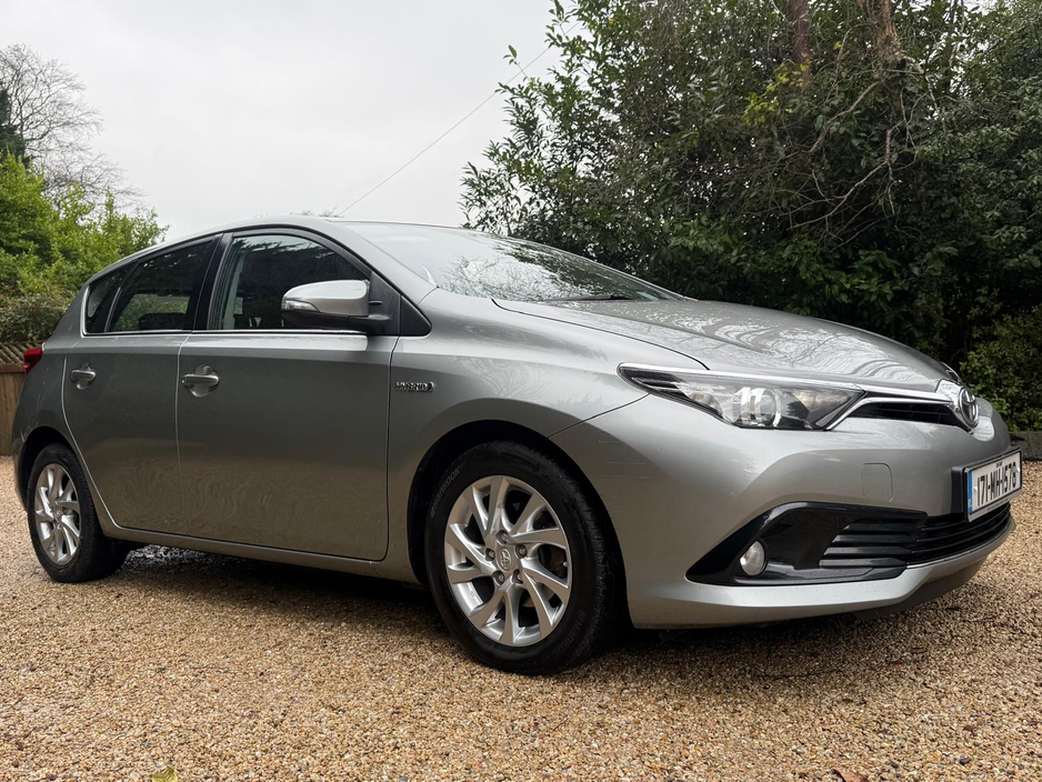 2017 Toyota Auris HYBRID LUNA *Full Toyota Service History…AA Approved…Irish Car* €13,950