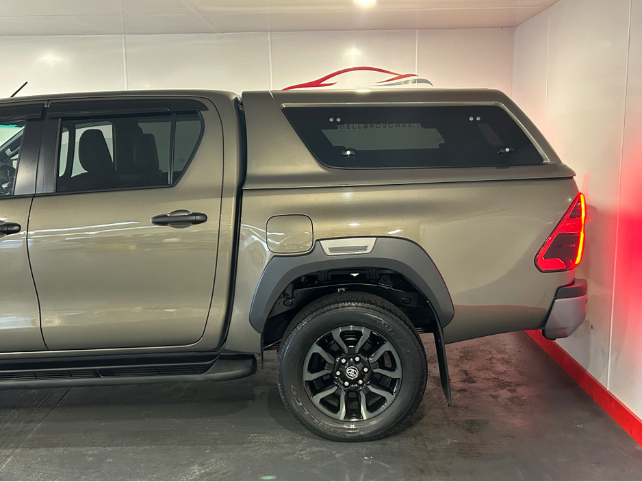 2021 Toyota Hilux - image 2