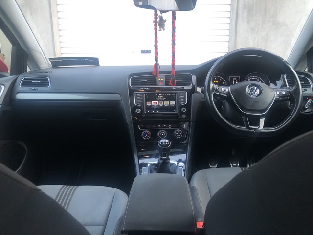 2017 Volkswagen Golf - image 12