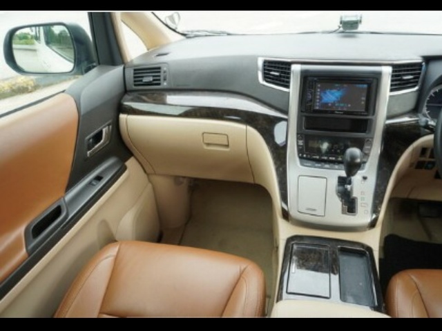 2014 Toyota Vellfire HYBRID 2.4X E-4WD 5DR AUTO €24,300