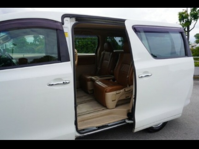 2014 Toyota Vellfire HYBRID 2.4X E-4WD 5DR AUTO €24,300