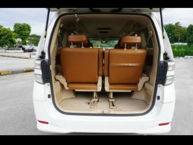 2014 Toyota Vellfire HYBRID 2.4X E-4WD 5DR AUTO €24,300