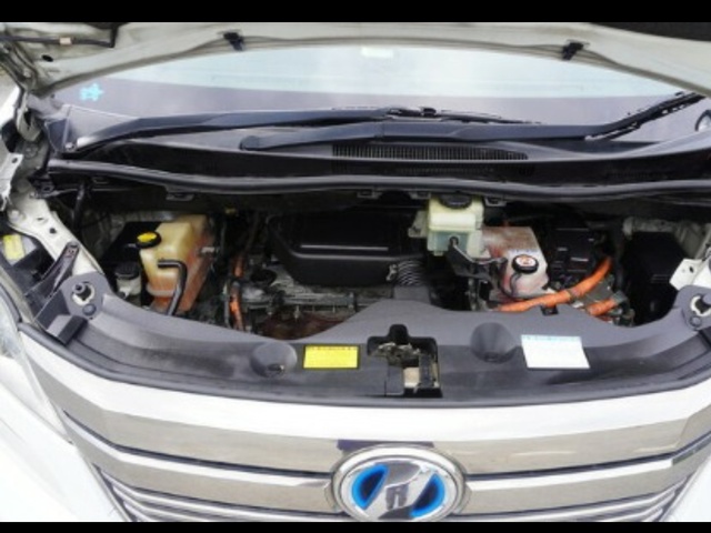 2014 Toyota Vellfire HYBRID 2.4X E-4WD 5DR AUTO €24,300