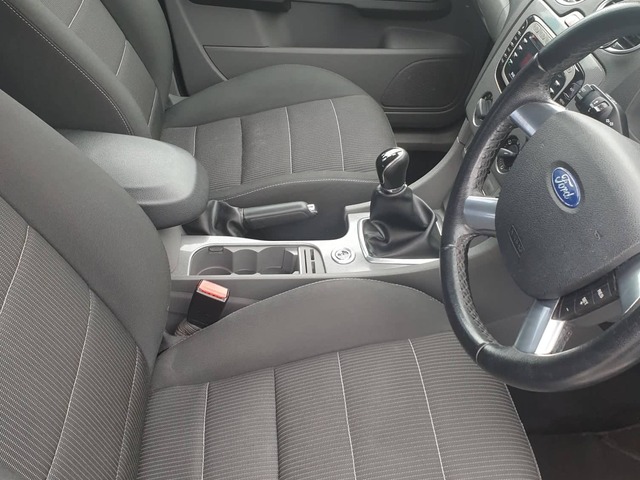 2011 Ford Focus - image 7