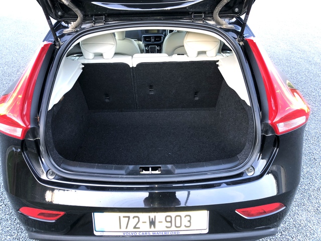 2017 Volvo V40 D2 MOMENTUM ED 5DR €18,995