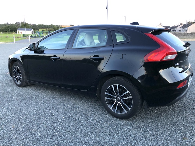 2017 Volvo V40 D2 MOMENTUM ED 5DR €18,995
