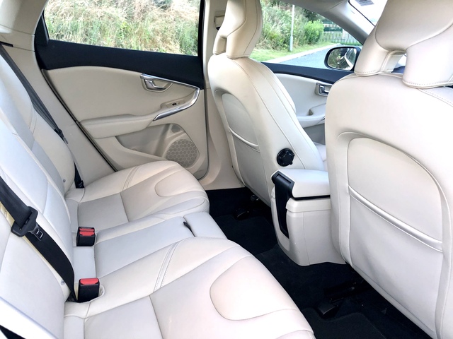 2017 Volvo V40 D2 MOMENTUM ED 5DR €18,995