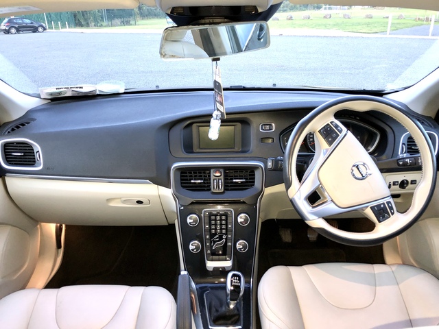 2017 Volvo V40 D2 MOMENTUM ED 5DR €18,995