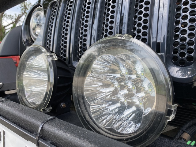 2017 Chrysler Wrangler - image 3
