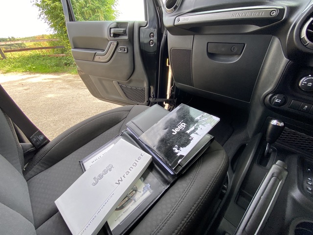 2017 Chrysler Wrangler - image 9