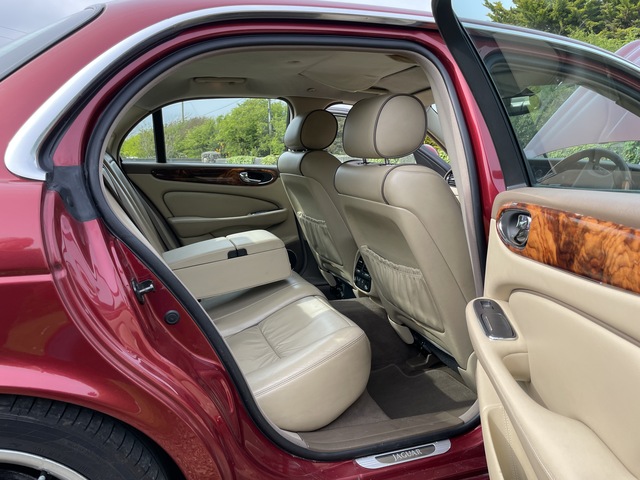 2005 Jaguar X-type - image 4